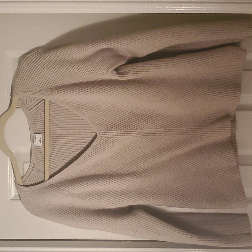 Soft Abercrombie & Fitch v-neck sweater